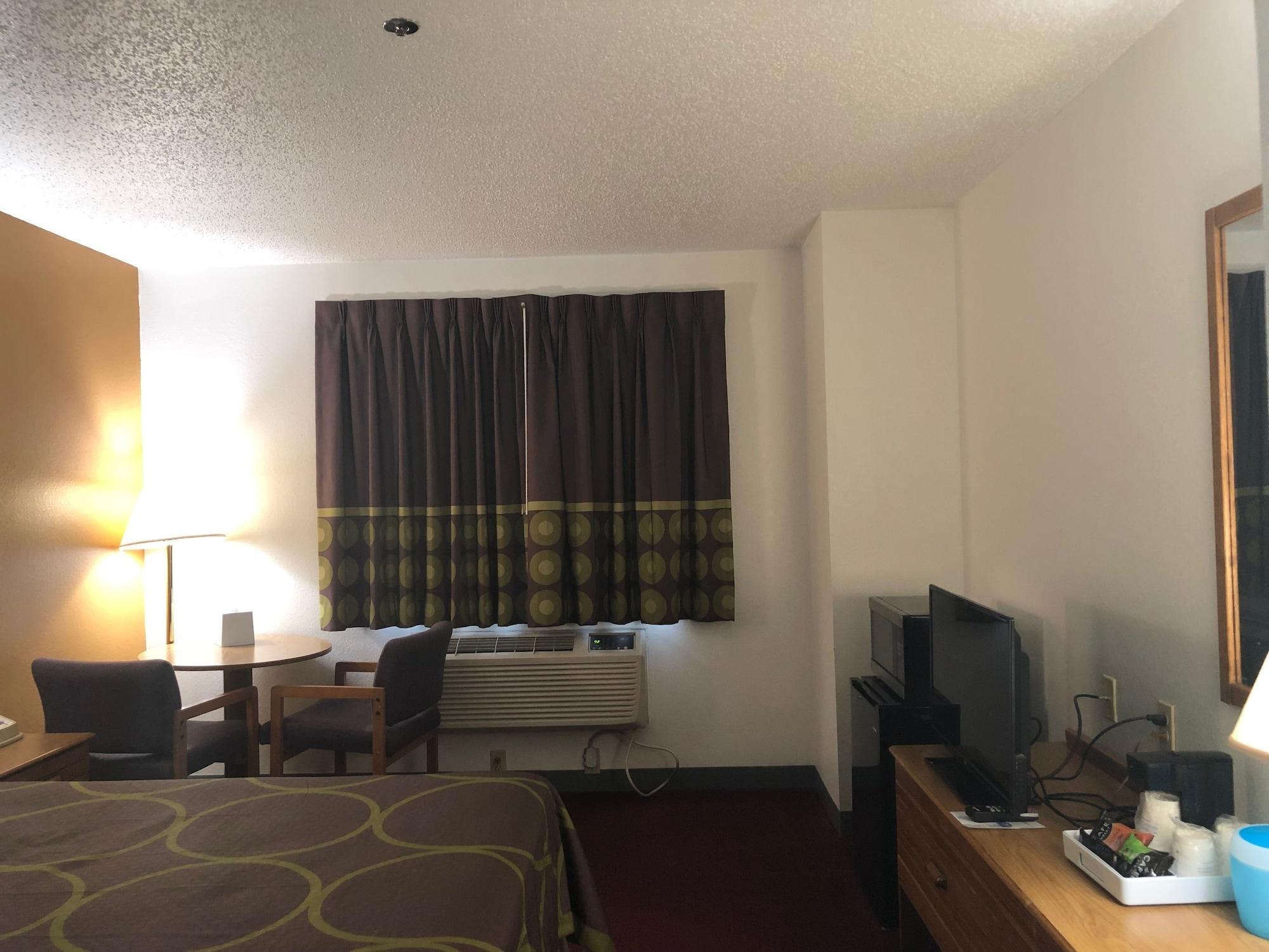 Super 8 By Wyndham Front Royal Hotel Екстериор снимка